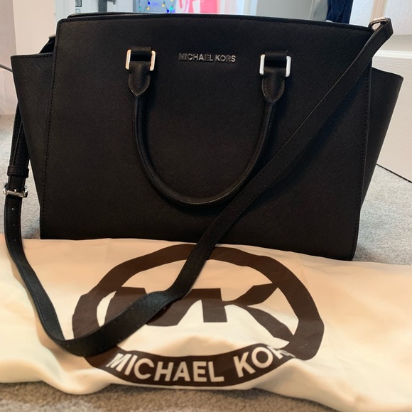 Michael Kors Handbags - Michael Kors Purse